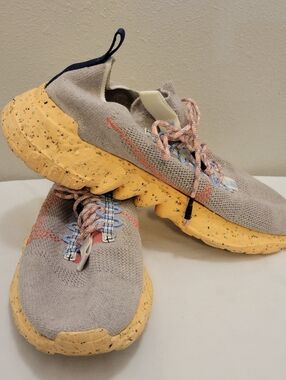 Nike Cream and Blue Men's Sneaker Interior Detail